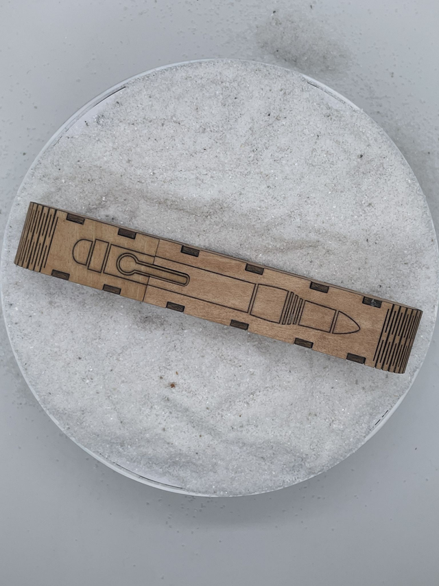 Coffret Stylo avec couvercle et ouverture par emboîtement.