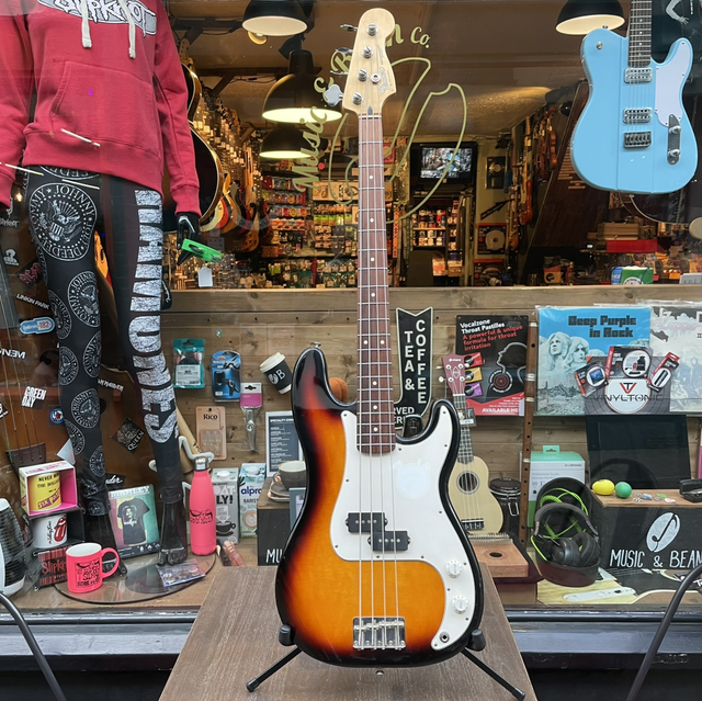 Fender Standard P Bass 2001 Sunburst - Pre Owned