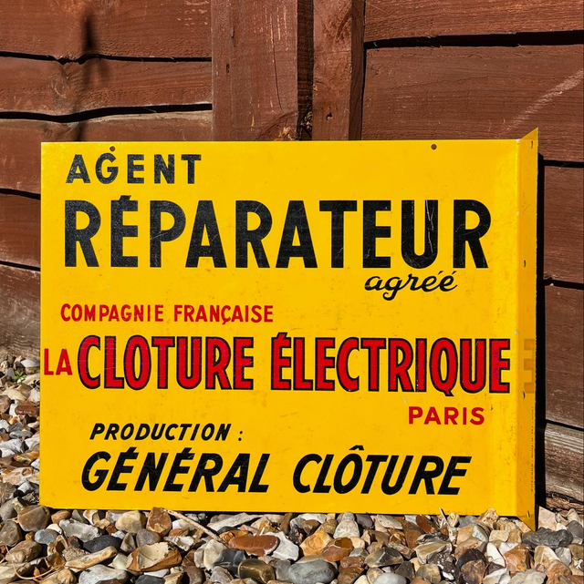 A French Advertising Sign For “Général Clôture” An Electric Fence Company Based In Paris