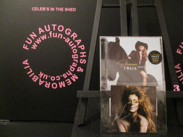 Shania Twain - 'Queen Of Me' Album + Authentic Autographed Album Art Card (3)