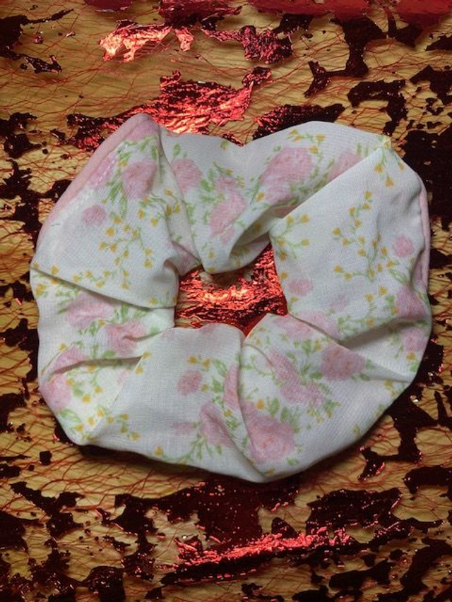 Chouchou fleuri de notre collection Pétales &amp; Rêves