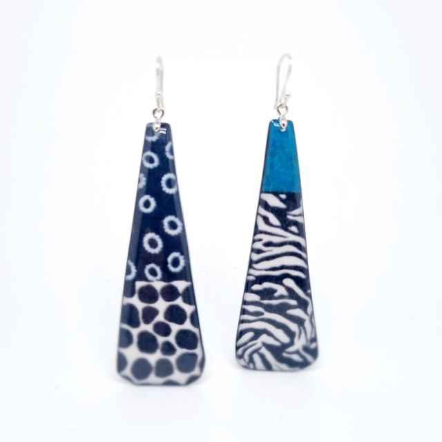 Boucles d&#039;oreilles noir et blanc bleu zèbre 