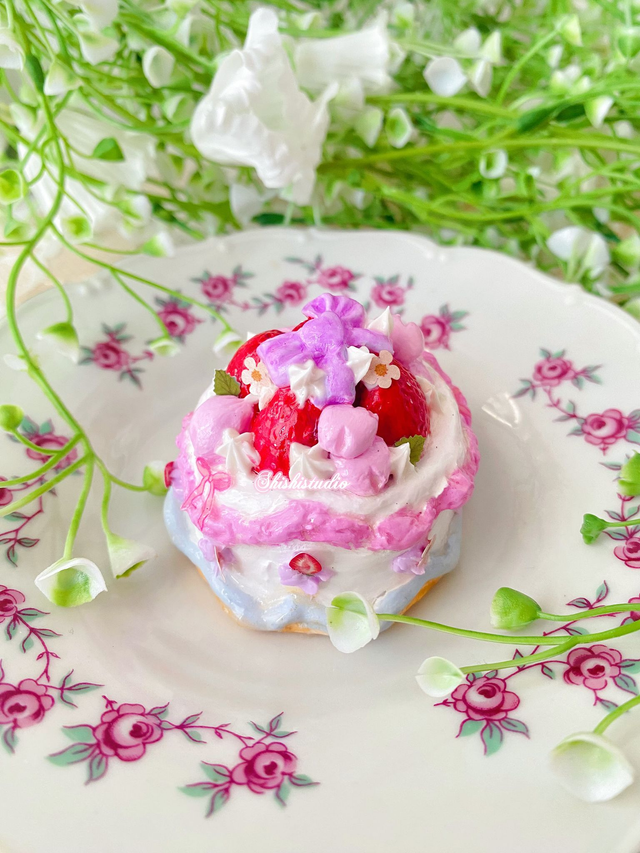 Strawberry shortcake magnet 