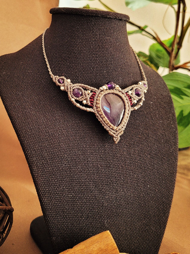 Collier proche du cou en améthyste
