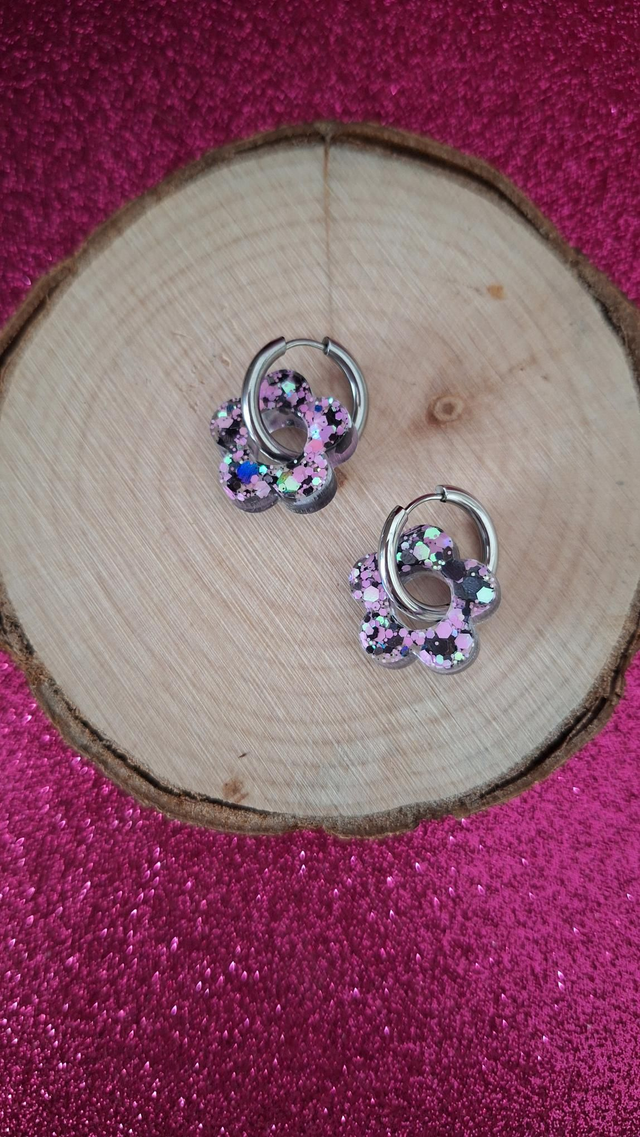 Créoles argentées fleurs paillettes noires/roses/blanches