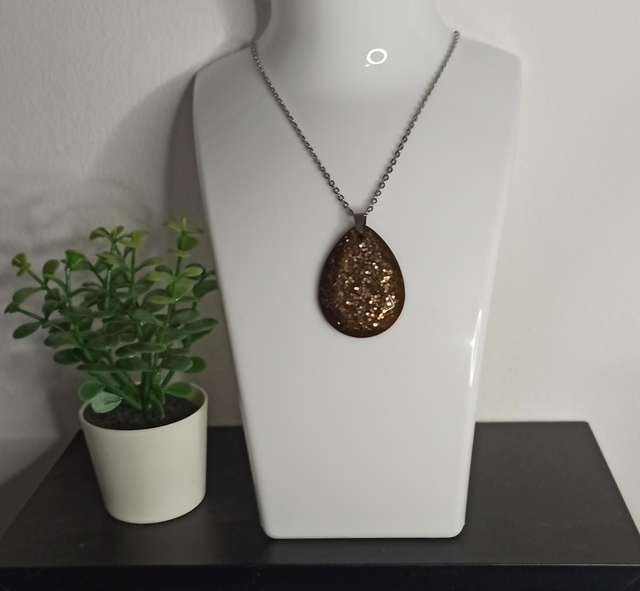 Pendentif marron pailleté CO026