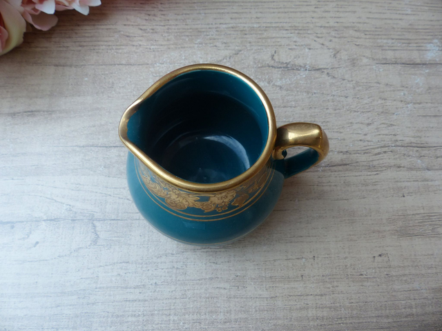 Ancien Pot à Crème Sadler en Céramique Bleu-Vert avec Motifs Dorés – Crémier Anglais Rare des Années 1950 – Petit Pot à Lait Vintage Sadler