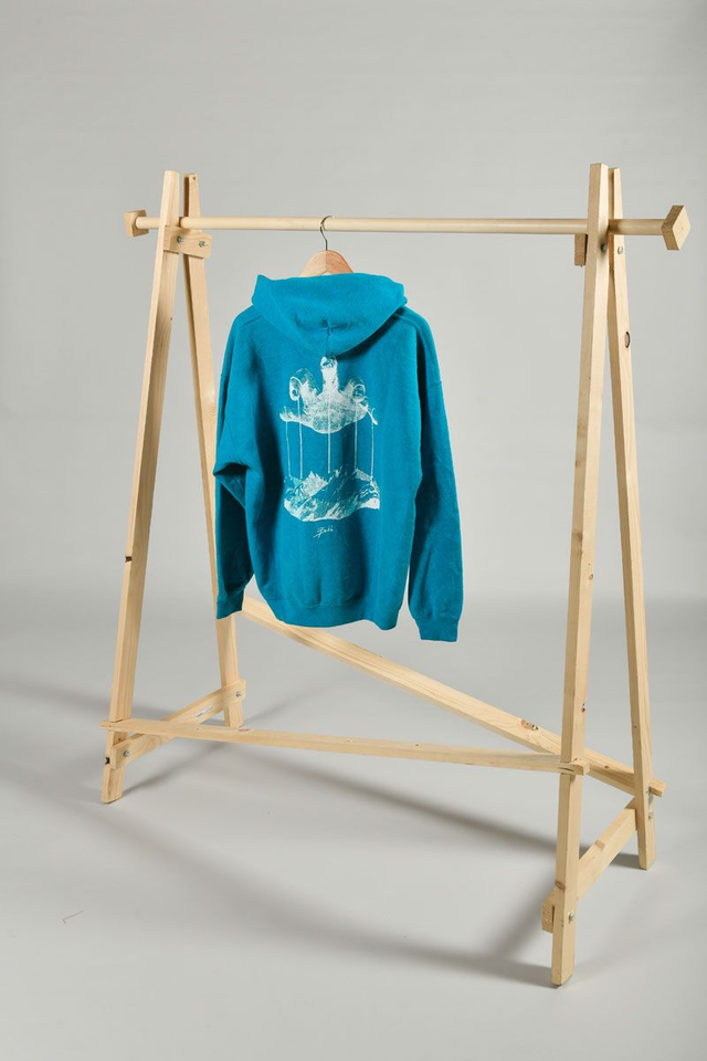 Sweat bleu à capuche Guildan seconde main sérigraphié – Œuvre montagne pantin