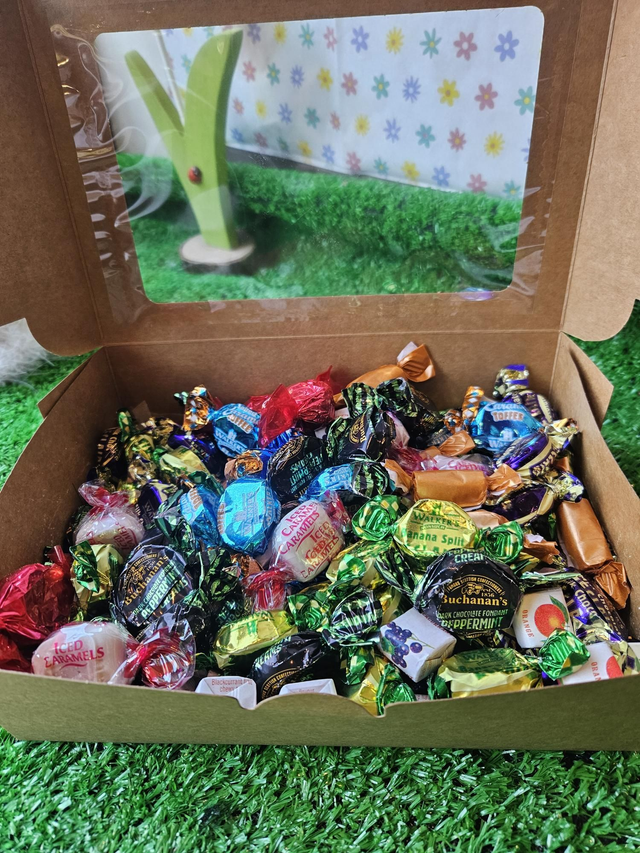 Mixed toffee and chocolate box (XMAS print box ) 