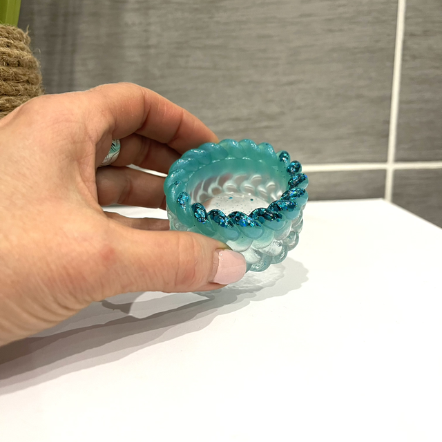 Bougeoir Torsadé bleu mer, paillettes bleues, translucide 