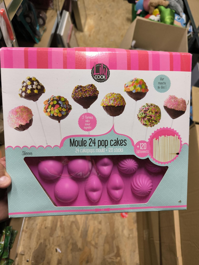 MOULE 24 POPCAKES ET 120 STICKS LILY COOK
