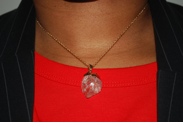 Collier pendentif cristal de roche pierre brute