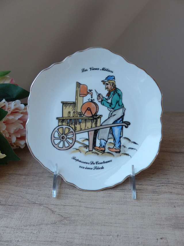 Assiette décorative les vieux métiers Repasseur de couteaux au XVIIIème Siècle, petit métier du Paris d'Autrefois Vintage