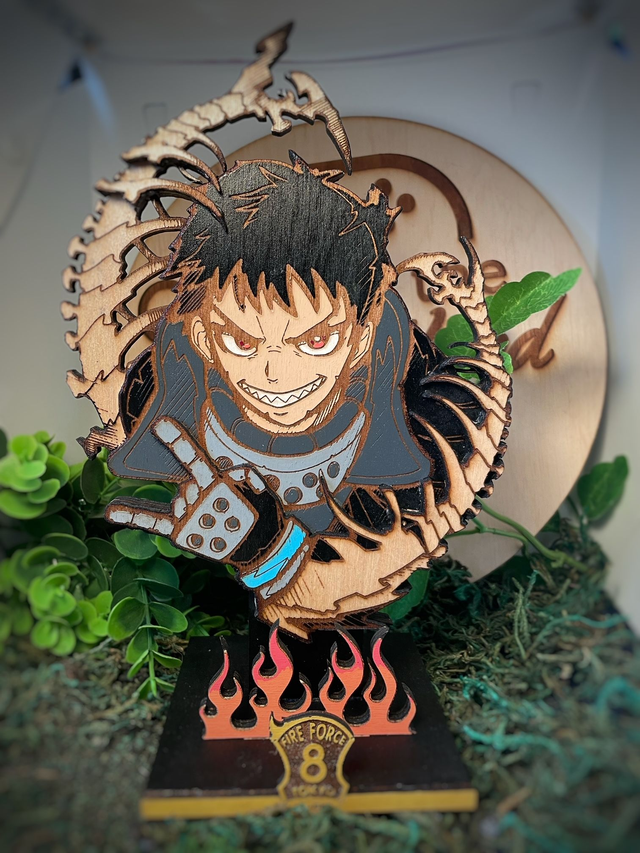 Figurine fire force, Shinra en bois.
