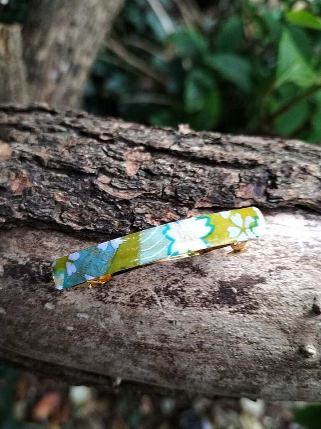 Petite Barrette en Papier Japonais – Élégance et Lumière