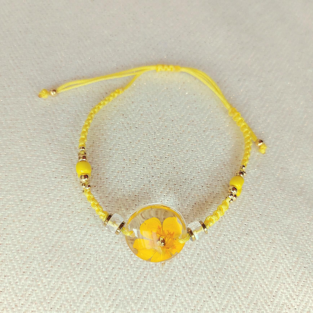 Bracelet "Mixity Bouton D'or" micromacramé perlé &amp; fleur de bouton d'or résiné