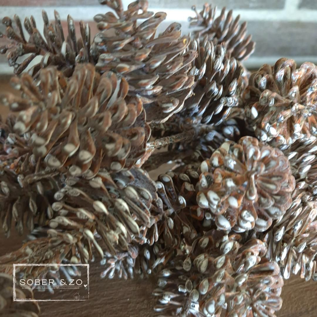 Kunsttak dennenappels roest/bruin