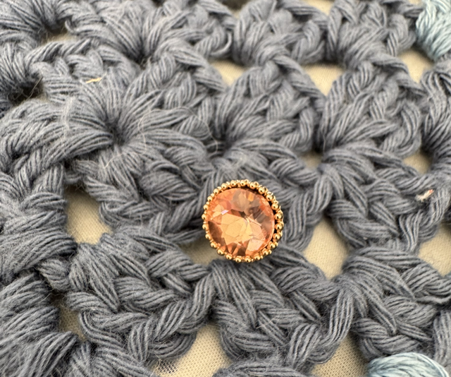 Pin’s strass rose clair