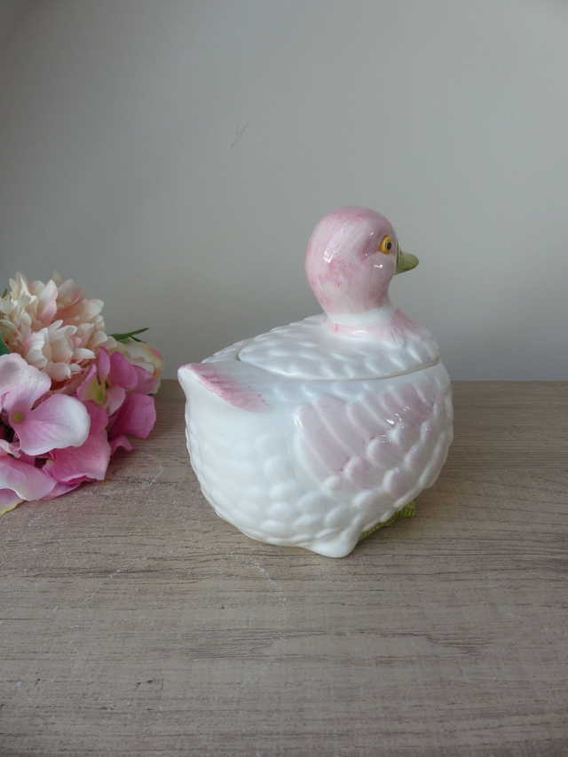 Poubelle de Table Vintage en Barbotine – Canard en Céramique Rose, Blanc et Vert – Vide-Poche ou Boîte Décorative Originale pour Cuisine