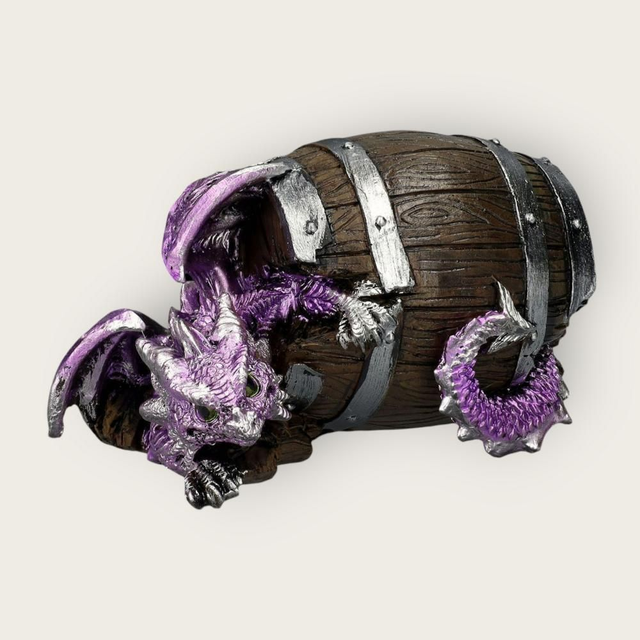 dragons couchés sur un tonneau