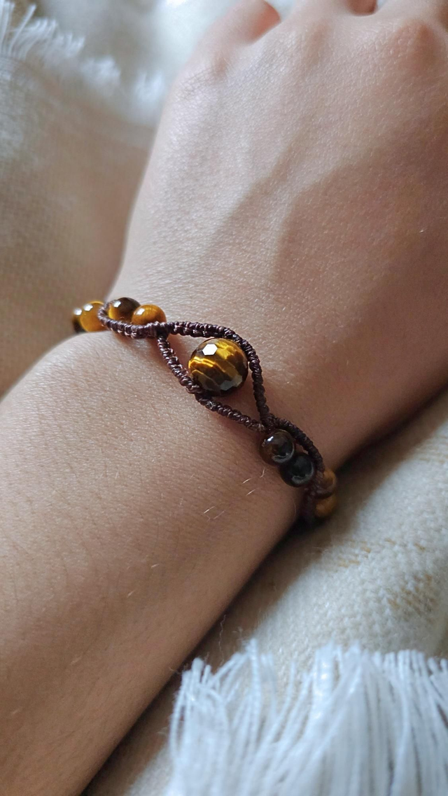 Bracelet réglable œil de tigre macramé marron chocolat