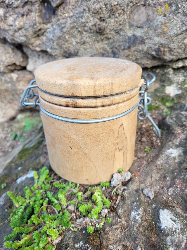 Boîte à fermeture métallique