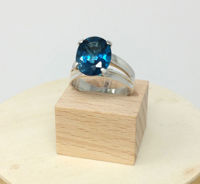 Bague pour femme cabochon topaze london-blue facetté taille 56 - 21391