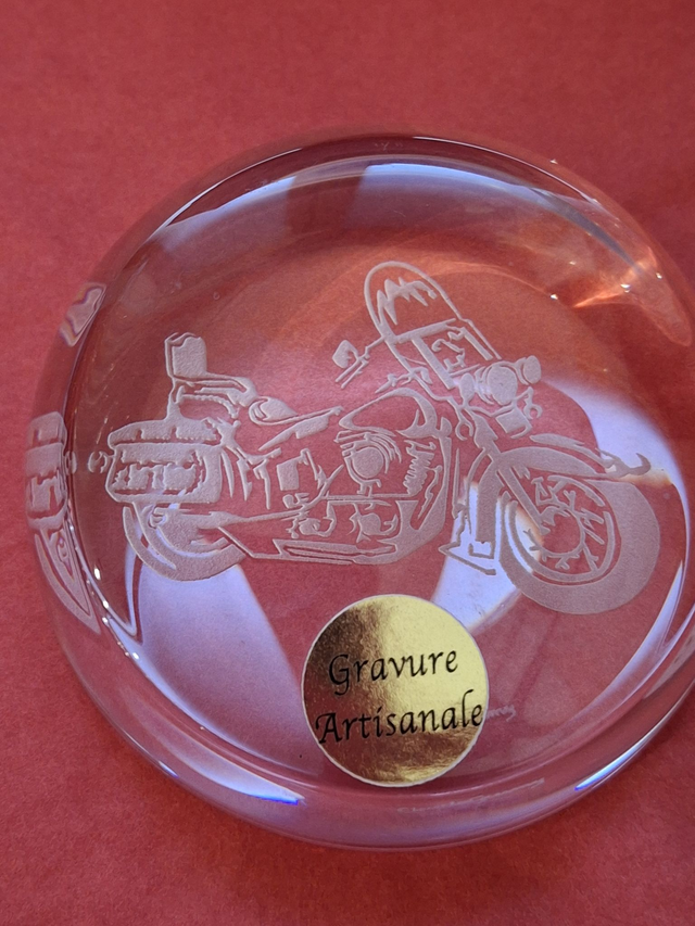 Presse papiers cristal d'Arques Moto 