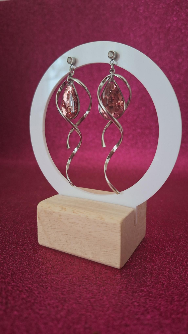 Boucles d'oreilles spirales argentées gouttes paillettes roses 