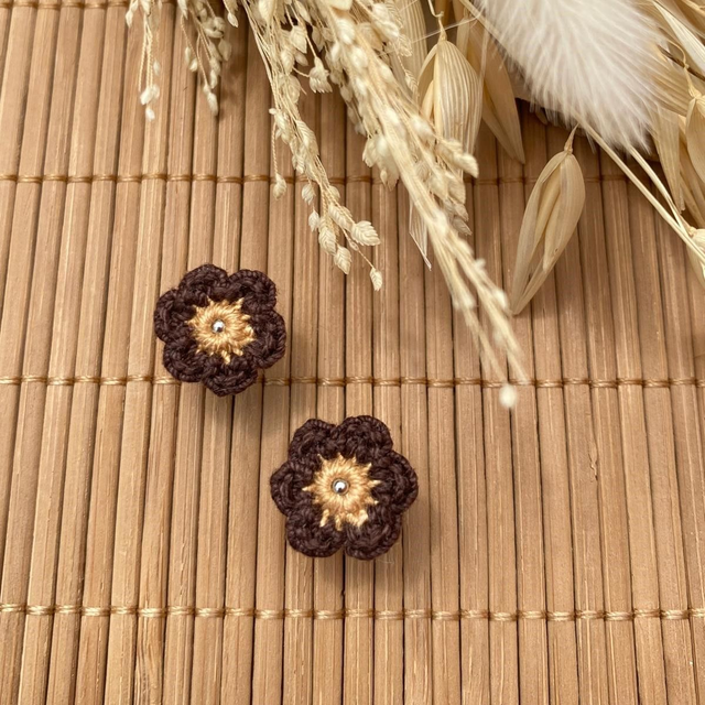 Puces d’oreilles Fleurettes ~ Café / Noisette