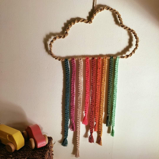 Attrape-rèves nuage arc-en-ciel en macramé