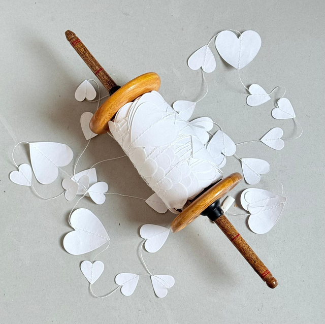 Papiergirlande Herz weiss 25m