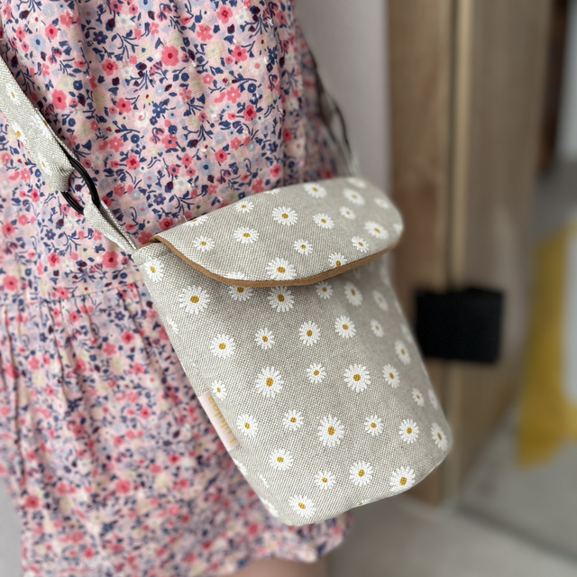 Schultertasche mit Weiße Gänseblümchen