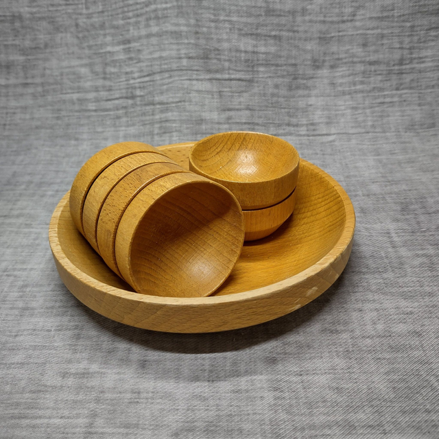 Made in Holland | Handgemaakte ronde houten Schaal (diameter 16,5 | hoogte 3,5 cm) en 6 bijpassende ronde pindabakjes snackbakjes  | Vintage