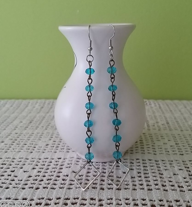 Türkiz színű gyöngyös fülbevaló