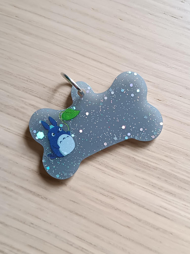 Chapa M - Nombre en Vinilo Blanco