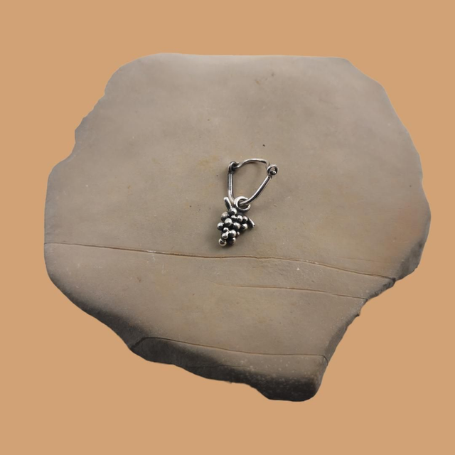 Boucle d&#039;oreille grappe de raisin. 