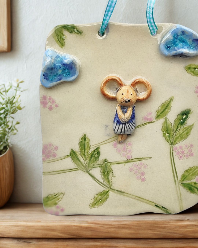 Ceramiczna dekoracja Myszka w sukience