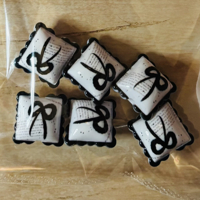 O- 6 ribbon themed pillow beads