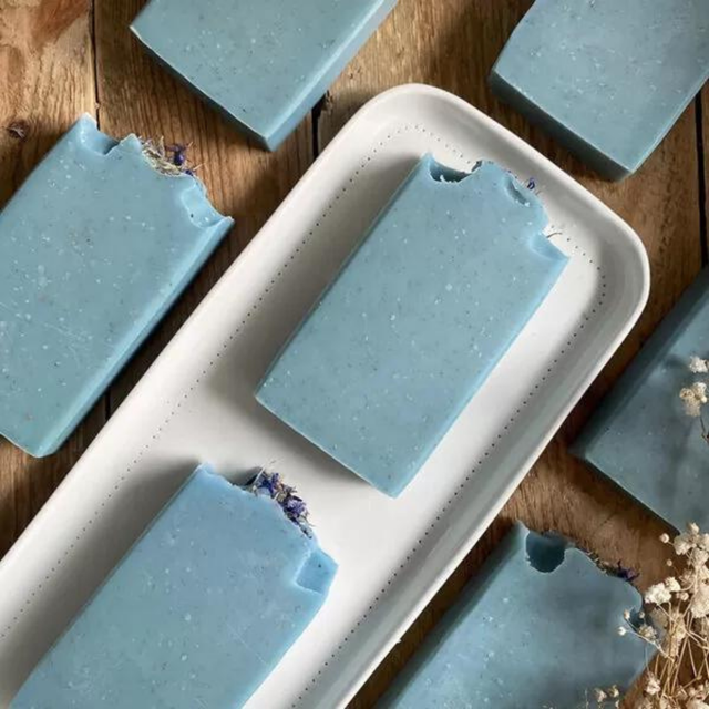 Savon artisanal saponifié à froid - Bleuet - Avec huiles essentielles - Janine