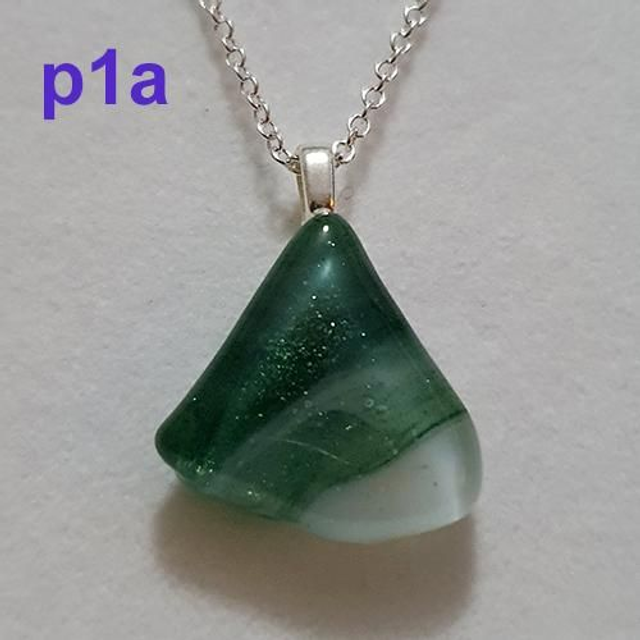 Xmas tree green and white pendant with chain p1a