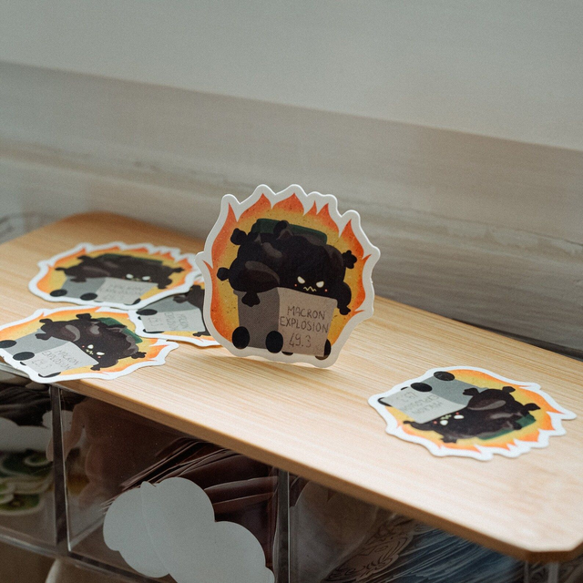 Macron explosion 49:3