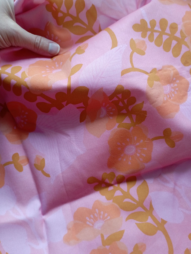 Tissu sergé fleuri au mètre – Rose