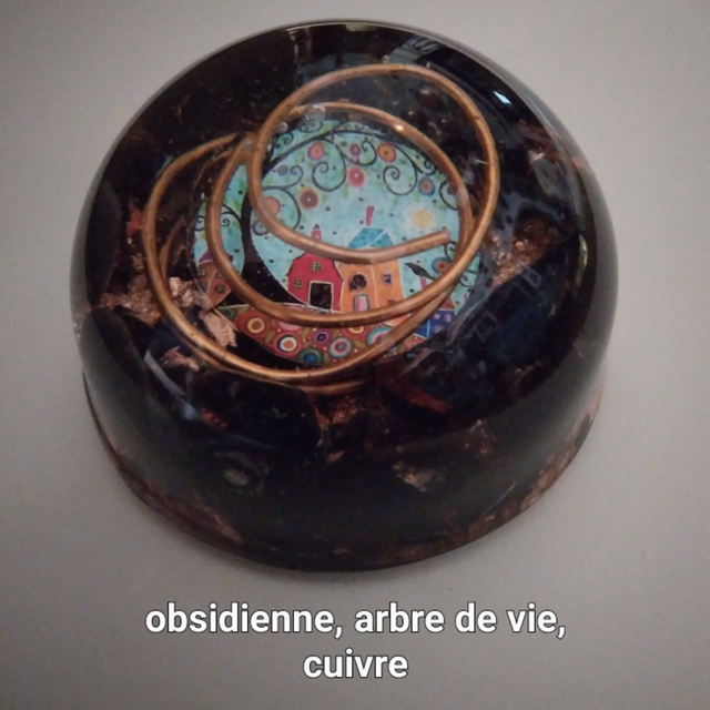Orgonite demi sphère obsidienne (2)