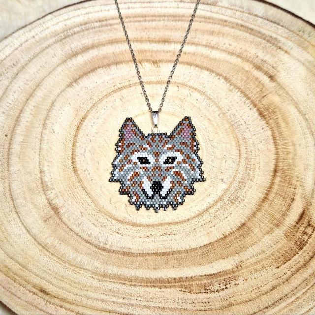 Pendentif loup gris