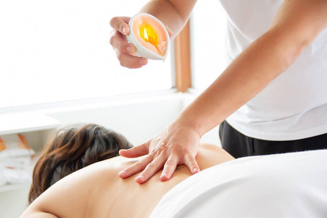 Massagem com velas Aromáticas