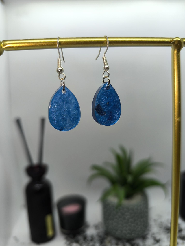 Boucles d'oreilles goutte bleu foncé nacré (pétales de rose) 