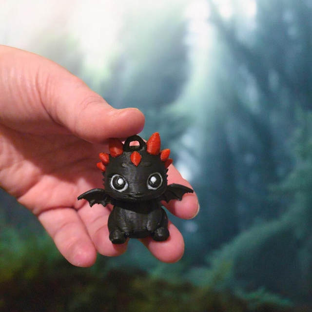 Baby dragon keyring.. key colour is random