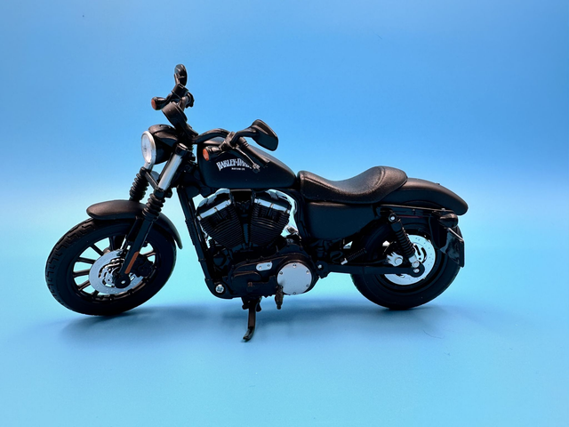 Harley Davidson Sportster Iron 883 år 2014 - Skala 1:12