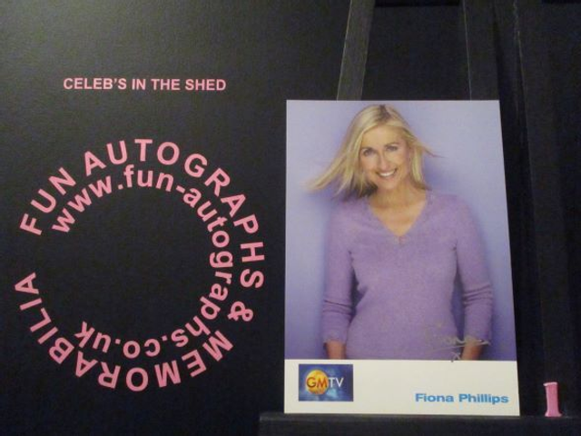 Fiona Phillips Authentic Autographed GMTV 6x4 Cast Card (1)